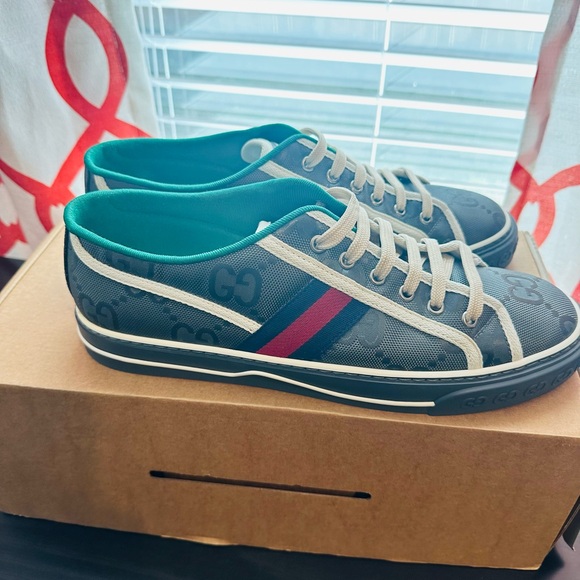 Gucci sneakers mint condition
